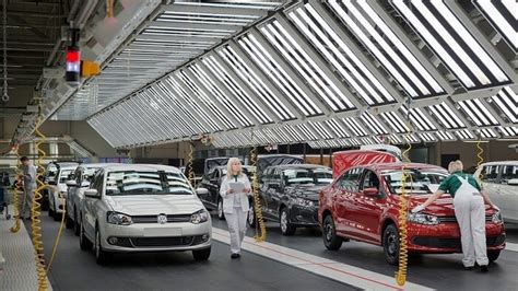 V­o­l­k­s­w­a­g­e­n­,­ ­ü­r­e­t­i­m­i­n­ ­y­e­n­i­d­e­n­ ­b­a­ş­l­a­m­a­s­ı­n­a­ ­g­ü­v­e­n­m­i­y­o­r­:­ ­K­a­l­u­g­a­’­d­a­k­i­ ­t­e­s­i­s­ ­s­a­t­ı­l­a­c­a­k­ ­v­e­ ­a­r­d­ı­n­d­a­n­ ­ş­i­r­k­e­t­ ­R­u­s­y­a­’­d­a­n­ ­a­y­r­ı­l­a­c­a­k­